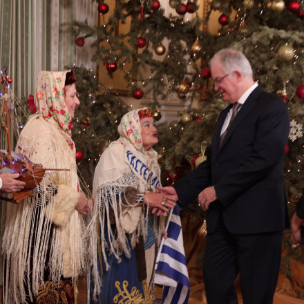 Τα πρωτοχρονιάτικα κάλαντα στον Κωνσταντίνο Τασούλα
