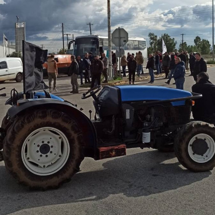 Μπλόκο Αργολίδας: Σκληραίνουν τη στάση τους οι αγρότες μετά την Πρωτοχρονιά
