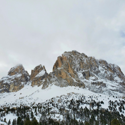 Τρόμος στις Άλπεις: 4 τραυματίες και 100 αποκλείστηκαν στα 2.800 μέτρα από ατύχημα σε τελεφερίκ