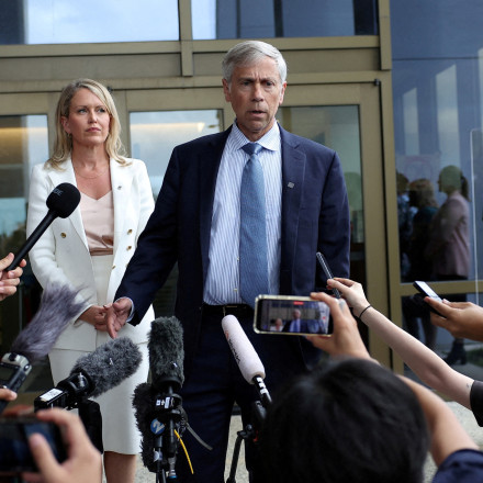 Μπάρι Πόλακ: Ο Αμερικανός δικηγόρος των νικών... και του Μαδούρο - Όταν εκπροσώπησε τον Ασάνζ