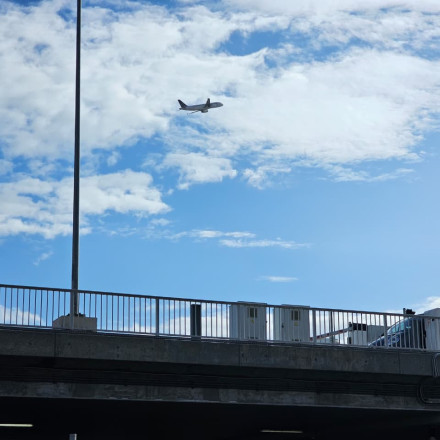 ΥΠΑ για μπλακ άουτ στα αεροδρόμια: Μαζική παρεμβολή σχεδόν σε όλες τις συχνότητες του FIR Αθηνών