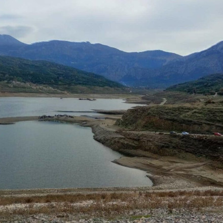 SOS για το νερό στο Ηράκλειο: «Στεγνώνει» το Φράγμα Αποσελέμη