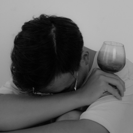 Γιατί τα καβγαδάκια στη σχέση οδηγούν στο ποτό - Ο ρόλος της ζήλιας και της προσωπικότητας