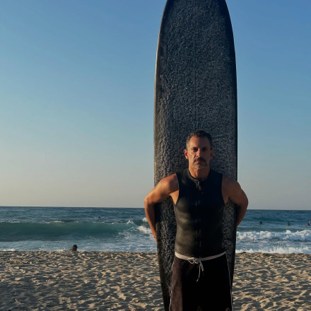 Γιώργος Χρανιώτης: Κινδύνευσε να πνιγεί κάνοντας σερφ με 9 μποφόρ στην Τήνο