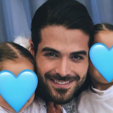 «Χρόνια πολλά μικρές μου νεραϊδούλες»: Η τρυφερή ανάρτηση του Άρη Μουγκοπέτρου για τις κόρες του