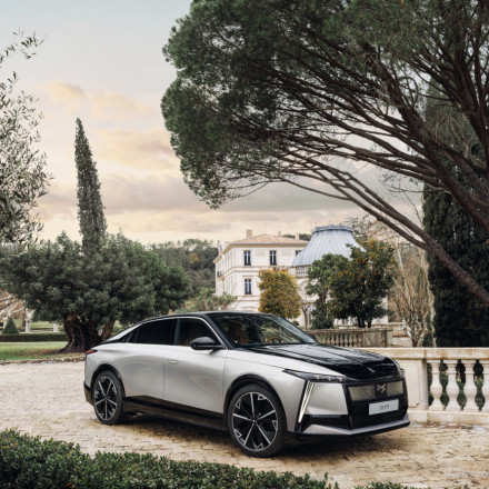 Νέο DS Ν°8: Το ηλεκτρικό ταξίδι μεγάλων αποστάσεων ξεκινά