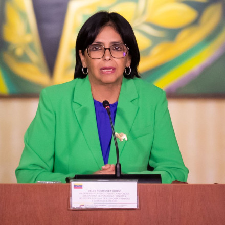 Βενεζουέλα: «Μόνος πρόεδρος ο Μαδούρο-Θα υπερασπιστούμε τους φυσικούς μας πόρους», λέει η Ροντρίγκες