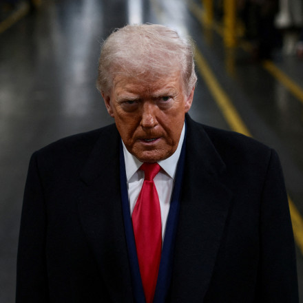 «Τραβάει το σχοινί» ο Τραμπ: Επιβάλλει δασμό 10% στις χώρες που έστειλαν στρατό στη Γροιλανδία