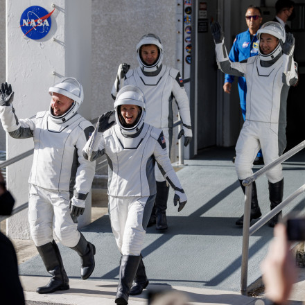 Πρώτη φορά στην ιστορία: Η NASA φέρνει πίσω 4 αστροναύτες από τον ISS λόγω ιατρικού περιστατικού
