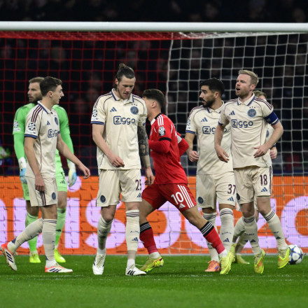 Άγιαξ: Αποζημιώνει τους οπαδούς μετά τον ιστορικό διασυρμό και αποκλεισμό με 6-0 από την Άλκμααρ