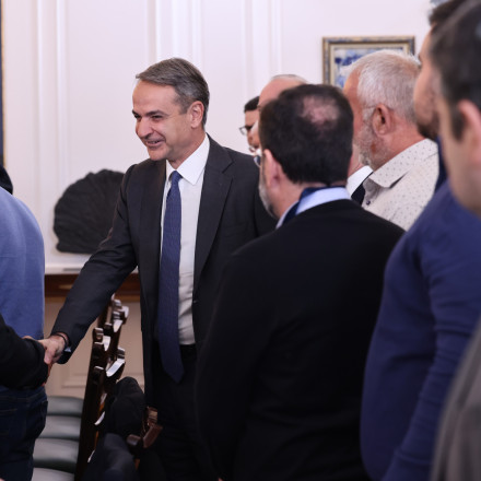 Βελτίωση των μέτρων για ρεύμα, πετρέλαιο αποφασίστηκε στη συνάντηση του Μαξίμου-Δήλωση από Μητσοτάκη