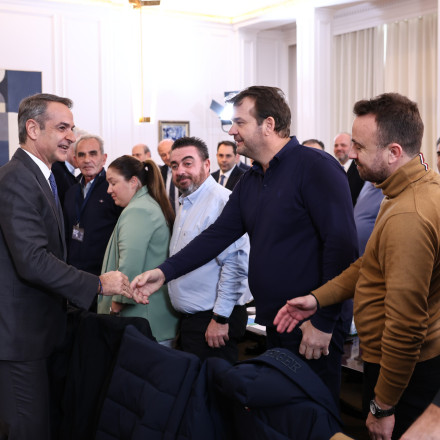 Συνάντηση Μητσοτάκη – αγροτών: Τα μέτρα, η προειδοποίηση και η επόμενη μέρα των κινητοποιήσεων