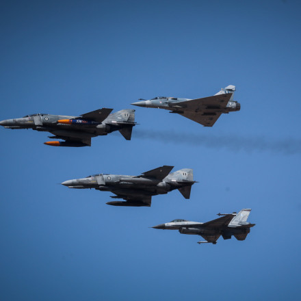 Πέντε παραβάσεις και τρεις παραβιάσεις την Πέμπτη από τουρκικά αεροσκάφη στο Αιγαίο