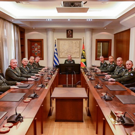 Έκτακτες κρίσεις στις Ένοπλες Δυνάμεις: Όλα τα ονόματα ανώτατων αξιωματικών