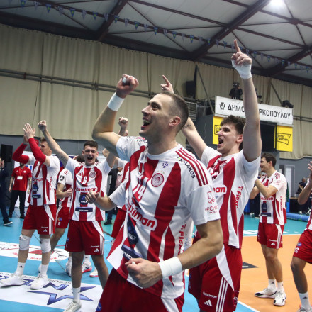 Ο Ολυμπιακός υπέταξε με μεγάλη ανατροπή τον Παναθηναϊκό (3-2) και έβαψε «ερυθρόλευκο» το Super Cup