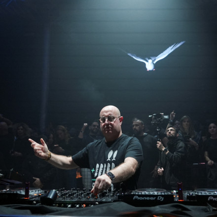 Ενθουσιασμό και αντιδράσεις προκαλεί ο δημοφιλής DJ Priest - «Δοξάζουμε τον Κύριο με όλα τα όργανα»