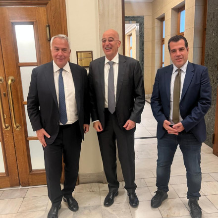 Η γαλάζια φωτό: Ο σκληροπυρηνικός τέως, ο μετριοπαθής νυν και ο εξ ανάγκης αριστερός