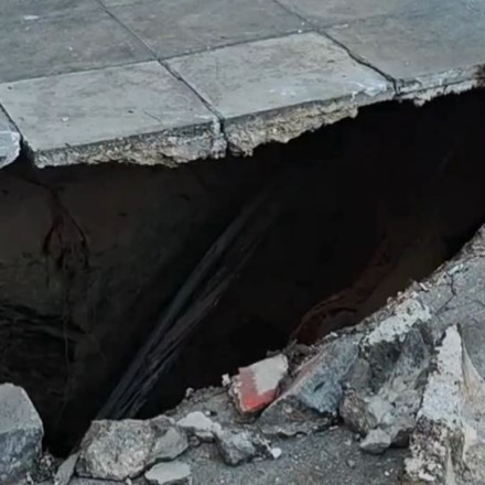 Καθίζηση στη Βασιλέως Γεωργίου - Άνοιξε τρύπα πέντε μέτρων που «ρούφηξε» κολώνα