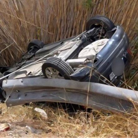 Λάρισα: Ανατράπηκε αυτοκίνητο και έπεσε σε χαντάκι - Στο νοσοκομείο 4 τραυματίες