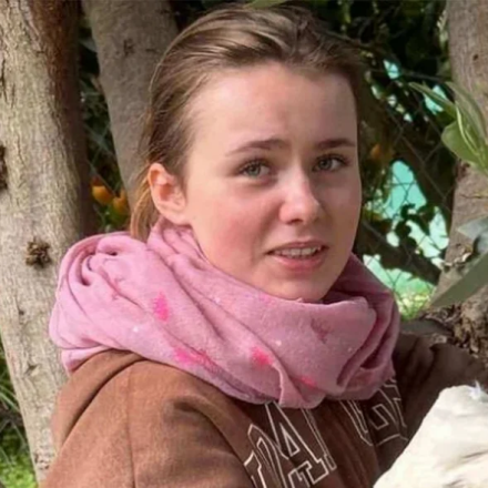 Μια αγκαλιά στήριξης για τη Λόρα: Έκκληση από το Χαμόγελο του Παιδιού στη 16χρονη να επικοινωνήσει