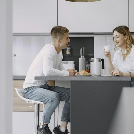 Όταν ο χρόνος λείπει από τη σχέση: Οι μικρές επιλογές που κρατούν την αγάπη ζωντανή