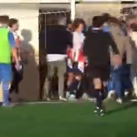 Συμπλοκ΄ή σε αγώνα ακαδημιών στην Ισπανία - Ξύλο ανάμεσα σε παίκτες και... ντου από τις μητέρες τους