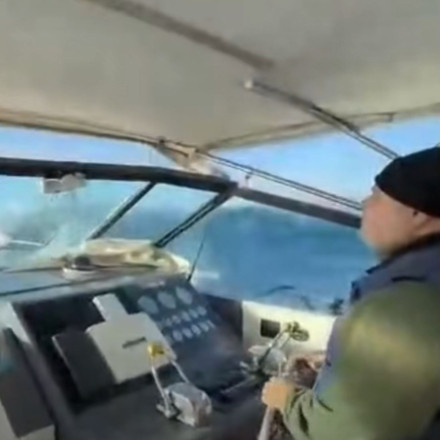 Μάχη με τα κύματα που κόβει την ανάσα: Διακομιδή βρέφους από τη Σκιάθο μέσα στην κακοκαιρία