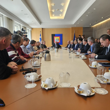 Νέα συνάντηση με αγρότες (που θέλουν να μιλήσουν)