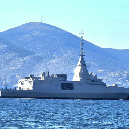 Ο «ΚΙΜΩΝ» ήρθε να θωρακίσει τα ελληνικά νερά - Η δήλωση ναυτικής ισχύος και ο ιστορικός διάπλους