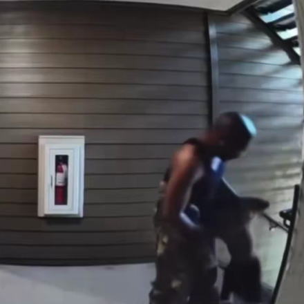 Σοκ στο Τέξας: Πατέρας ξυλοκόπησε άγρια τον 3χρονο γιο του ενώ τον κατέγραφε κάμερα ασφαλείας