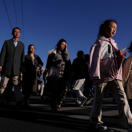 Η Κίνα βλέπει ιστορική πτώση γεννήσεων και συρρίκνωση πληθυσμού