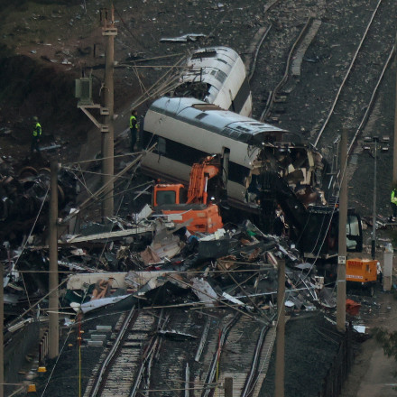 Ισπανία: Στους 45 οι νεκροί του σιδηροδρομικού δυστυχήματος - Εντοπίστηκαν ακόμη δύο σοροί