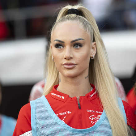 Η εντυπωσιακή Αλίσα Λέμαν επέστρεψε στην Αγγλία - Αυτή είναι η νέα της ομάδα (pic & video)