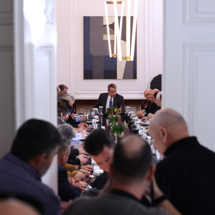 Αγρότες: Στο ίδιο τραπέζι Μητσοτάκης και «σκληροί» - Η συνάντηση που μπορεί να τελειώσει τα μπλόκα