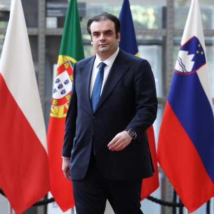 Πρεμιέρα «στα βαθιά» για Πιερρακάκη στο Eurogroup