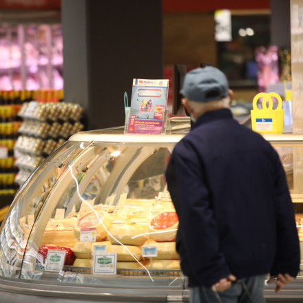 Τι τρώμε τελικά; Έρευνα αποκαλύπτει εκτεταμένη νοθεία σε ελληνικά γιαούρτια και τυριά