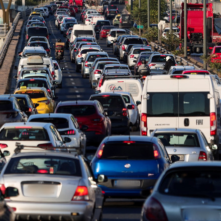 Κίνηση: Στο «κόκκινο» οι δρόμοι της Αττικής - Μεγάλη ταλαιπωρία για τους οδηγούς