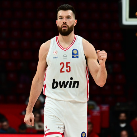 Έγραψε ιστορία ο Πίτερς - Έγινε ο ξένος με τα περισσότερα τρίποντα στην ιστορία του Ολυμπιακού