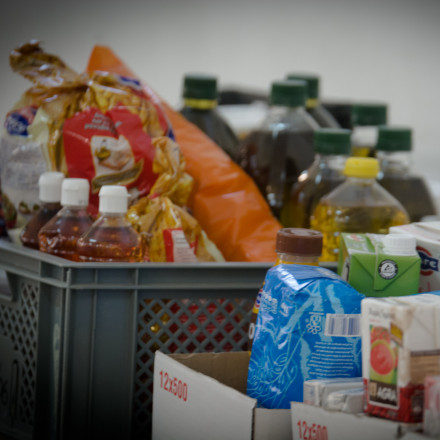 Ζει 7 χρόνια από τα σκουπίδια των σούπερ μάρκετ – Η φοιτήτρια που εκθέτει τη σπατάλη τροφίμων