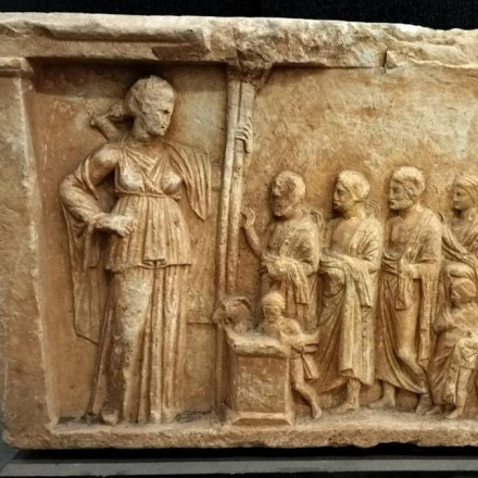 Επαναπατρίστηκε πολύτιμο αττικό ανάγλυφο με τη θεά Άρτεμη που είχε διακινηθεί λαθραία στο εξωτερικό