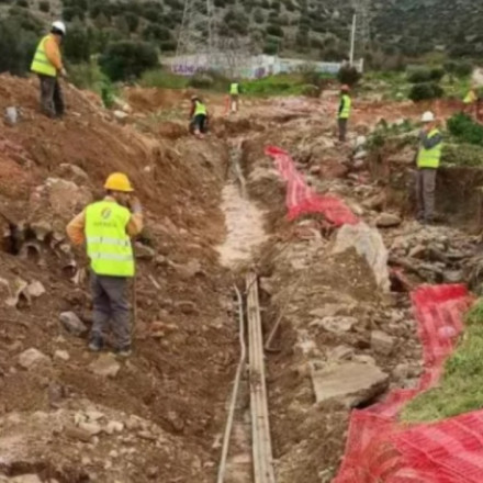 ΔΕΔΔΗΕ για Γλυφάδα: Συνεχίζεται η απομάκρυνση εκτεθειμένων καλωδίων υψηλής τάσης