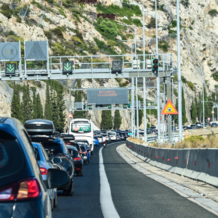 Κλειστή η Εθνική οδός Αθηνών - Κορίνθου λόγω κατολίσθησης στο ύψος των Μεγάρων
