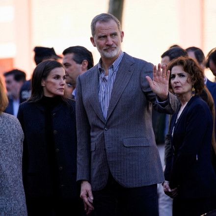 «Είστε το μέλλον»: Φελίπε και Λετίθια μίλησαν με τους ανθρώπους που έσωσαν τους επιβάτες των τρένων