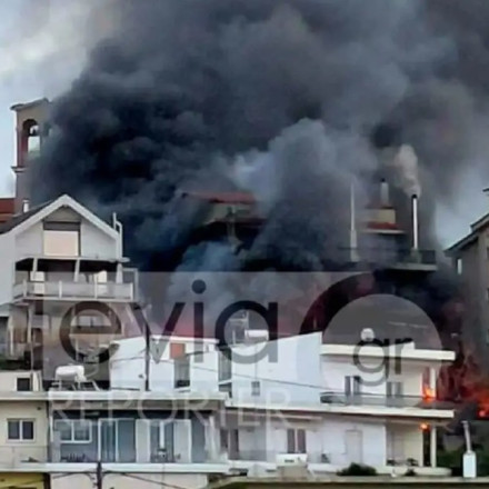 Μεγάλη φωτιά σε σπίτι στη Χαλκίδα - Στο νοσοκομείο 2 άτομα, διασωληνώθηκε μία γυναίκα