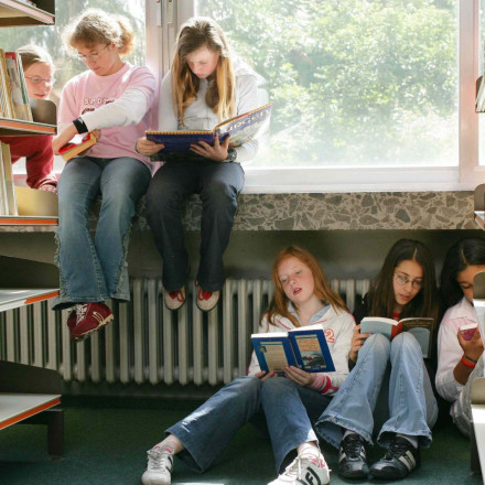 Καλά νέα: Άνοδος στις πωλήσεις βιβλίων στην Αυστραλία μετά την απαγόρευση των social στους εφήβους