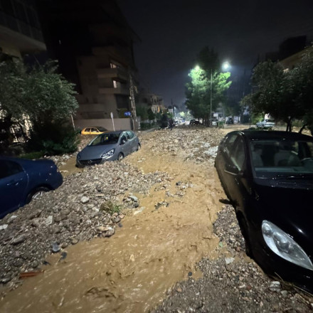 «Πνίγηκε» η Αττική: Σοβαρά προβλήματα από την κακοκαιρία - Πού καταγράφηκαν τα μεγαλύτερα ύψη βροχής