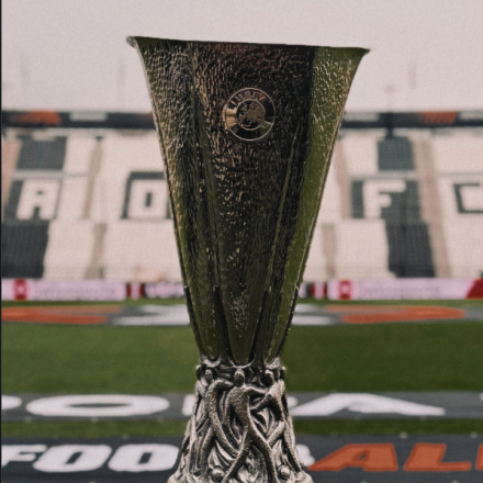 ΠΑΟΚ: Η κούπα του Europa League βρέθηκε στην Τούμπα και ο κόσμος... ξεσάλωσε (photo)