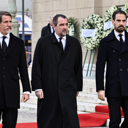 Τελείωσε το λαϊκό προσκύνημα για την πριγκίπισσα Ειρήνη - Στη Μητρόπολη η οικογένεια Ντε Γκρες