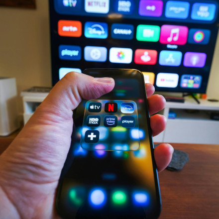 Οι πρώτοι «κουρεμένοι» λογαριασμοί: Πόσο φθηνότερη είναι πλέον η συνδρομητική TV χωρίς το τέλος 10%