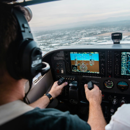 Πρώην αεροσυνοδός κατηγορείται ότι παρίστανε τον πιλότο για δωρεάν πτήσεις